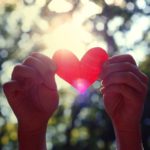 Valentine-s-Day-love-heart-in-hands-sun-rays_1600x900